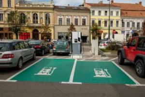 La Cluj-Napoca maşinile electrice se încarcă gratuit, deşi cam lipsesc - FOTO