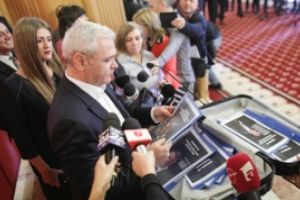 DOCUMENT -  CONTINUTUL celor 6 dosare din valiza dedicată lui Iohannis