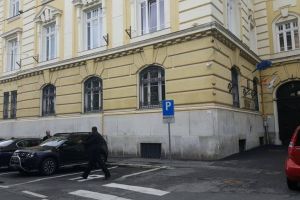 Protest în faţa Consiliului Judeţean Sibiu – Participă cei de la Asistenţă Socială