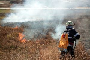 Număr îngrijorător de mare de incendii în judeţul Sibiu – Avertisment de la pompieri