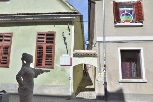 Zeiţa de veghe la strada Sforii a suferit fractura de membru superior stâng