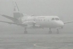 Ceaţa a paralizat Aeroportul Satu Mare. Pasagerii, transportaţi cu autocarul în Baia Mare