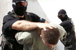 Proxenet arestat la Sibiu – Era ”peşte” pentru trei fete care se prostituau pe DN1