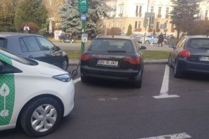 PSD vrea facilităţi pentru şoferii care au autoturisme electrice. La această oră, este o mare bătaie de joc