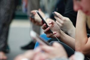 S-a CONFIRMAT: Radiaţiie emise de telefoanele mobile provoacă CANCER