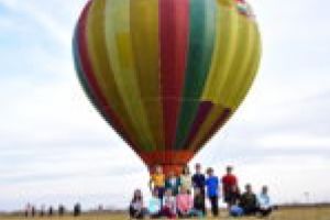 Elevii olimpici din judeţul Timiş au avut parte de un zbor inedit cu balonul