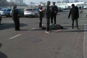 Persoană căzută în parcare la Kaufland. Toţi au ocolit-o! Revolta unui sătmărean