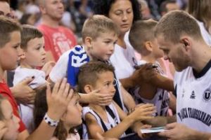 Baschetbaliştii de la U-BT invită fanii la un antrenament deshis