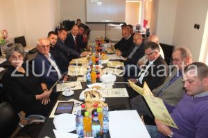 De Ziua Dobrogei: Ideea s-a nascut dupa intalnirea din redactia ZIUA de Constanta. Doua placi de granit, in memoria lui Adrian V. Radulescu, dezvelite de consilierii judeteni (galerie foto)