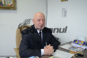 Emil Grigore, managerul Spitalului Orăşenesc Novaci, este Gorjeanul Zilei pentru numeroasele donaţii pe care a reuşit să le atragă pentru spital, recent intrând în dotarea unităţii un dispozitiv pentru vizualizarea vaselor de sânge