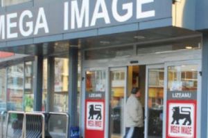 Mega Image a început să distribuie clienţilor carduri de fidelitate. După înregistrare, clientul va primi o reducere de 10% la prima cumparatura