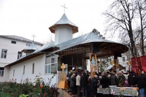 Biserica aflată în curtea Spitalului Vechi sărbătoreşte vineri hramul Sf. Nectarie din Eghina