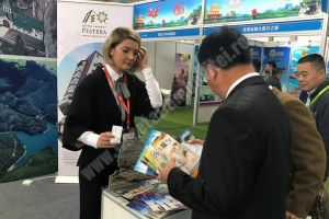 Sfinxul şi Lacul Bolboci au stârnit curiozitatea chinezilor, cei mai excursionişti dintre pământeni