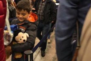 Boc LĂUDAT pentru că stă la coadă la Aeroportul Cluj, la îmbarcare - FOTO