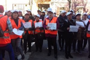 VIDEO FOTO – Protest la Consiliul Judeţean Sibiu. Mesajele manifestanţilor