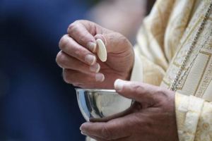 A refuzat să împărtăşească un copilaş de trei ani