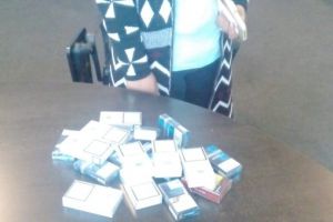 Femeie care vindea ilegal tigari, amendata de politistii constanteni (galerie foto)