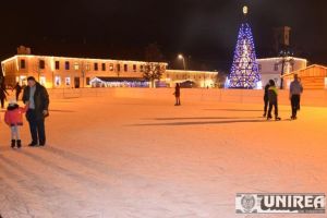 Patinoarul din Parcul Sărbătorilor de Iarnă, de la Alba Iulia, va fi deschis la începutul lunii decembrie. Primăria l-a închiriat cu 25.600 de euro, de la o firmă din Șard