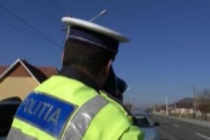 Poliţiştii rutieri, la vânătoare de vitezomani cu pistolul radar (VIDEO)