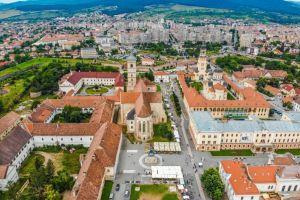 Pregătiri pentru 1 DECEMBRIE, la Alba Iulia: Circulaţia rutieră ar putea fi blocată pe jumătate din străzile municipiului