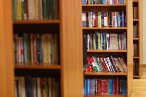 Puteti contribui la dotarea cu carti a unei biblioteci dintr-o cresa sau gradinita din Timis