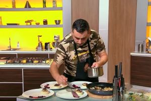 De cât succes s-a bucurat vânătorul Dragoş Hârjoabă gătind labă de urs în concursul ”Chefi la cuţite”