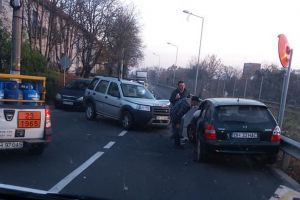 Accident pe drumul expres: Circulaţia în zonă a fost blocată