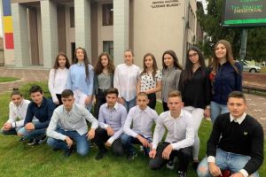 FOTO, SONDAJ: Balul Bobocilor 2018, la Liceul cu Program Sportiv “Florin Fleşeriu” Sebeş, în 23 noiembrie. Votează cei mai frumoşi boboci, intraţi în lupta pentru Miss şi Mister