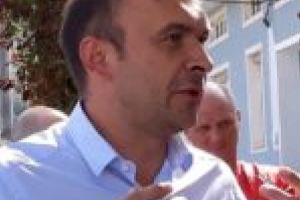 Piatra de moară a Aquacaraş, preluată de Primăria Caransebeş?! Fosta uzină de apă, dezmembrată şi vândută la fier vechi!