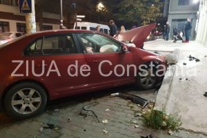 Imagini de la eveniment. Accident rutier grav in Constanta in fata Teatrului de Stat. Doua masini implicate (galerie foto)