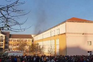 Incendiu în subsolul unui liceu din Hunedoara