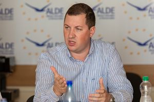 Clej îşi propune o misiune imposibilă: toţi liderii de partid, în acelaşi loc, cu acelaşi scop