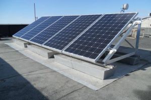 Montarea de panouri voltaice pentru casele izolate, finanţată de stat