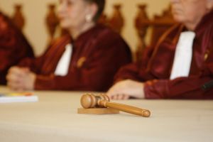 Deciziile Curţii Constituţionale în materie penală au efect de dezincriminare. Situaţia abuzului în serviciu