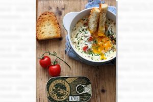 lauraadamache.ro: Oua la cuptor cu macrou si rosii