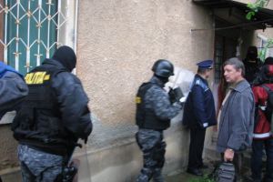 Percheziţii în Braşov, într-un dosar deschis pentru proxenetism