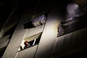 A MURIT după ce a SĂRIT de la BALCON. A încercat să SCAPE din INCENDIU 