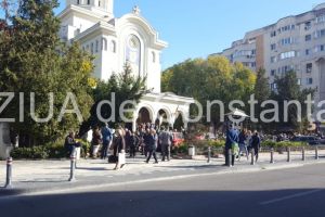 De Soborul Sfintilor Arhangheli Mihail si Gavriil, zeci de persoane participa la slujba la biserica Sfintii Ingeri (Capela militara) din Constanta (galerie foto)