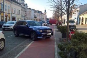 Parcare de şmecher pe Bulebardul Eroilor! A uitat că se află la Cluj - FOTO