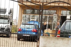 Service-uri controlate, la Salonta: Ca să fenteze impozitele, patronii îşi scot autorizaţii, declară că-şi suspendă activitatea şi apoi lucrează „la negru” (FOTO)