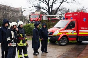 Exercitiu al pompierilor pentru interventie in caz de cutremur in Deta si Banloc