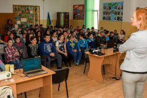 „Caravana meseriilor” a ajuns la Arad în cadrul unui proiect al ITM. Ce au învăţat elevii cu această ocazie (GALERIE FOTO)