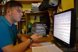 Îl puteţi ajuta: George Ilisie, elevul aproape orb care învaţă la Eminescu, are nevoie de încă o operaţie la Viena
