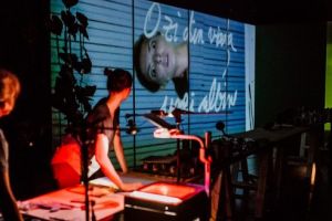 CRONICĂ. Dincolo de albine şi de rău – „Albina din capul meu” la Teatrul Naţional Târgu Mureş