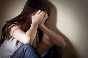 Minoră de 10 ani, violată timp de un an de propriul tată