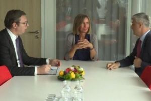 UE încearcă să împiedice explozia butoiului cu pulbere din Balcani. Hashim Thaci: „mai bine discut cu diavolul decât cu Vucic”