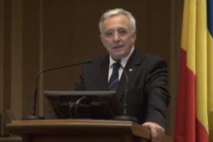 Isărescu: Salariile cresc deoarece oferta de pe piaţa muncii nu este corelată cu cererea
