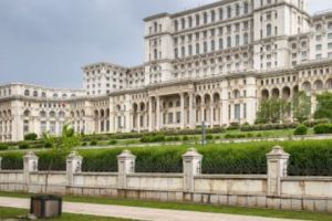 Protest în faţa Parlamentului