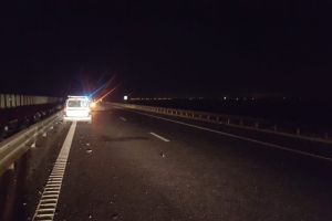 FOTO Accident pe A1 la Șelimbăr – Trei răniţi