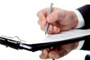 Proiect: Nu pot fi reduse posturile functionarilor publici care mai au 3 ani pana la pensie